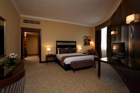 2 Bedroom Apartment for Rent in Town Centre, Fujairah - Executive Suite king room. jpg