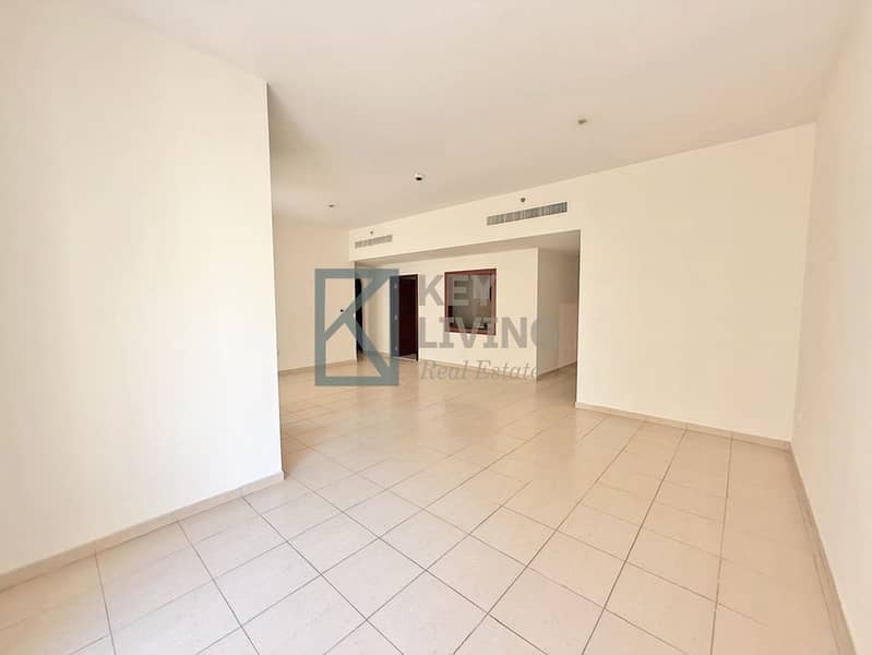 4 Living Area (2). jpg