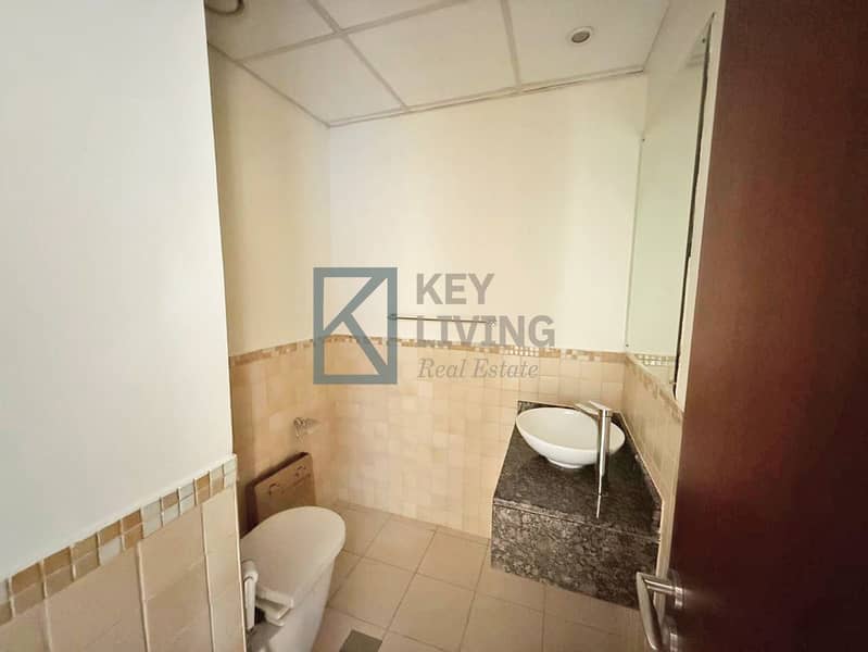 7 Bathroom 3. jpg