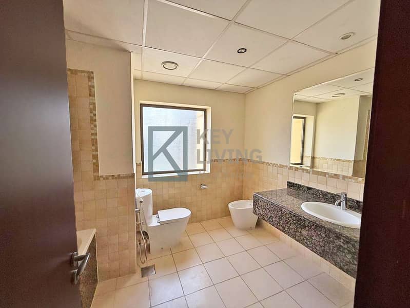 14 Bathroom 2 (1). jpg