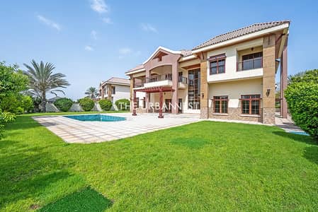 5 Bedroom Villa for Rent in Jumeirah Islands, Dubai - Huge Plot | Prime and Great Location | with Pool