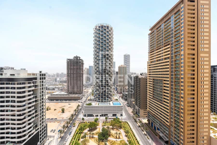Stylishly Fully Furnished Unit | Vibrant Location