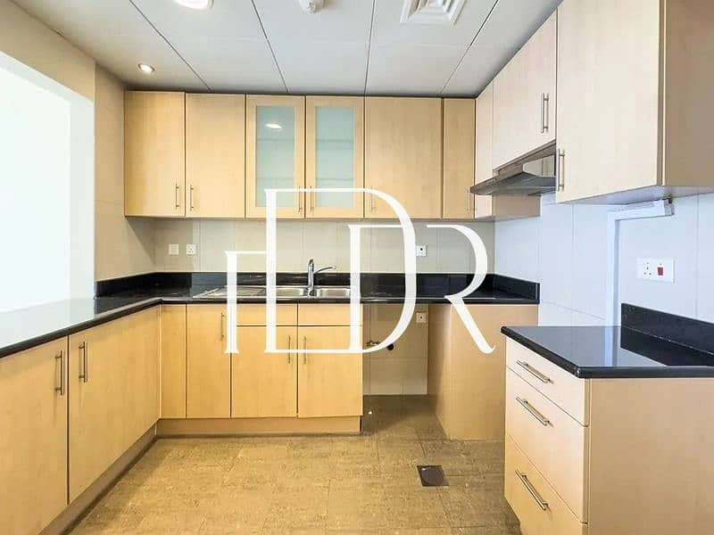 8 kitchen. jpg