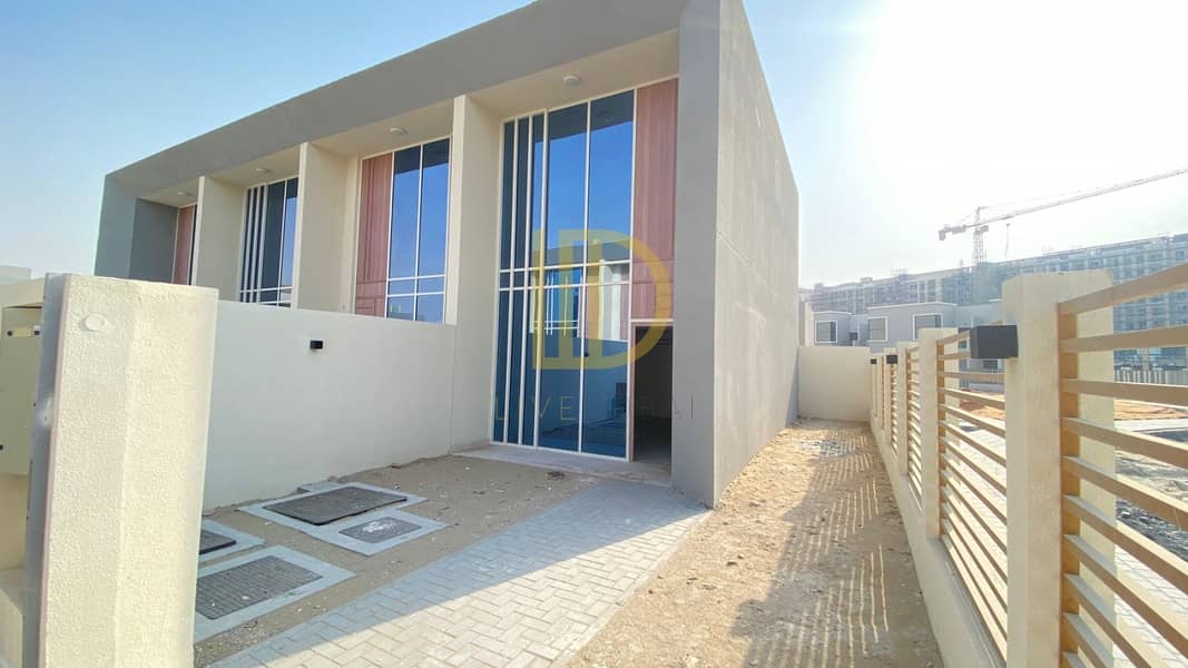Corner Property | Next to Pool | Ready to move in