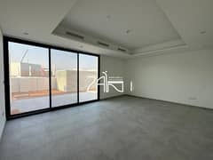 Vacant Single Row Corner 5BR+Maid Prime Location