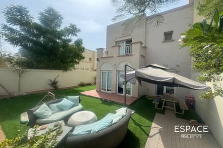 فیلا 3 غرف نوم للايجار في الينابيع، دبي - فیلا في الينابيع 3،الينابيع 3 غرف 230000 درهم - 4744212