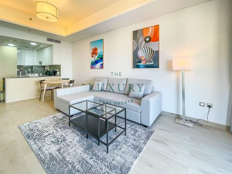 4 Elegant_Waterfront_Living___Modern_Furnished_Unit-3. jpg