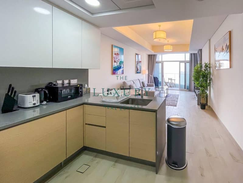 6 Elegant_Waterfront_Living___Modern_Furnished_Unit-12. jpg
