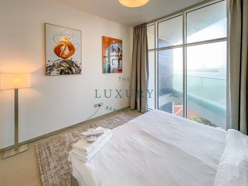 8 Elegant_Waterfront_Living___Modern_Furnished_Unit-13. jpg