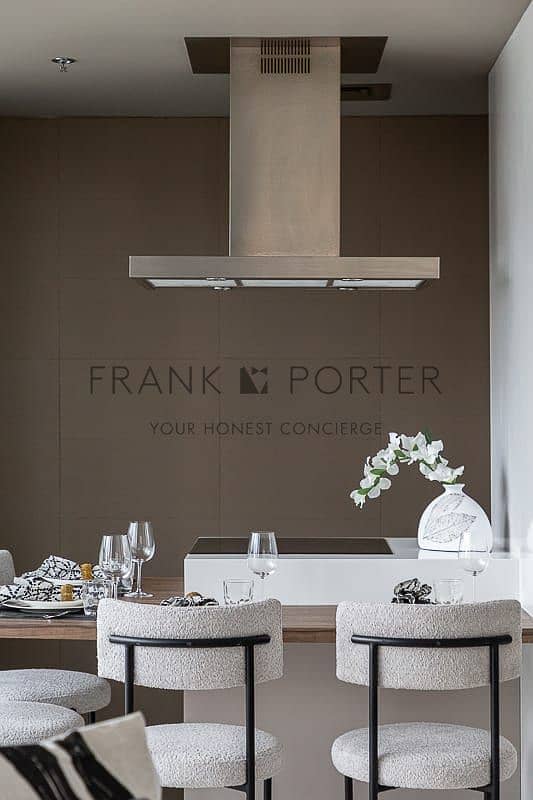 All Bills Included I Stunning 1BR w/ City Views in Marina - Near Metro - Image 9