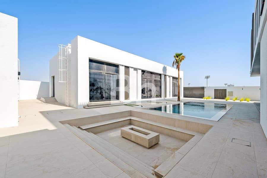 Compound | Service Block | Large Plot |