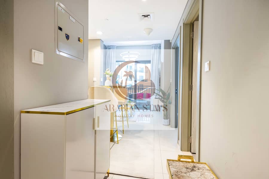 Stunning Brand new 1BR close to Metro Business Bay