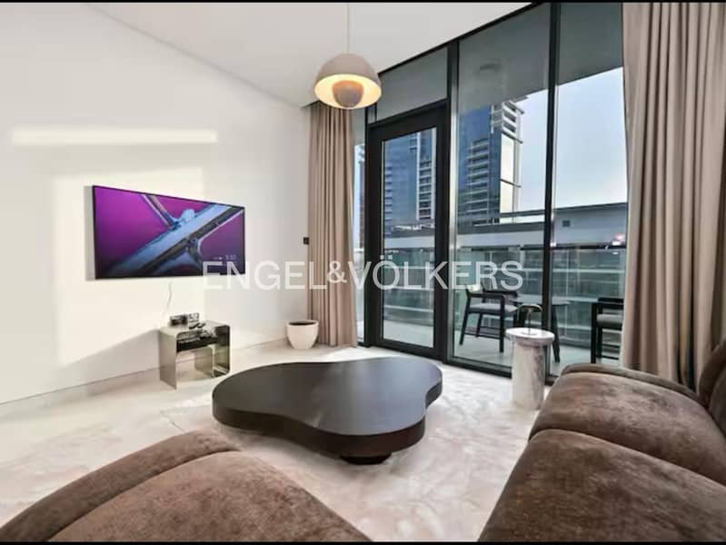 Spacious and Bright | Modern | Furnished - Image 8