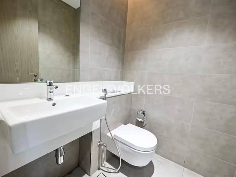 Spacious and Bright | Modern | Furnished - Image 14