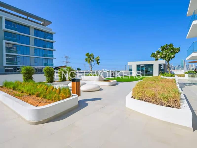 Spacious and Bright | Modern | Furnished - Image 21