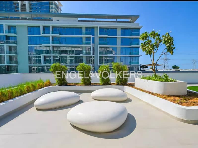 Spacious and Bright | Modern | Furnished - Image 22