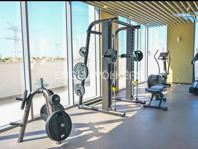 Spacious and Bright | Modern | Furnished - Image 24