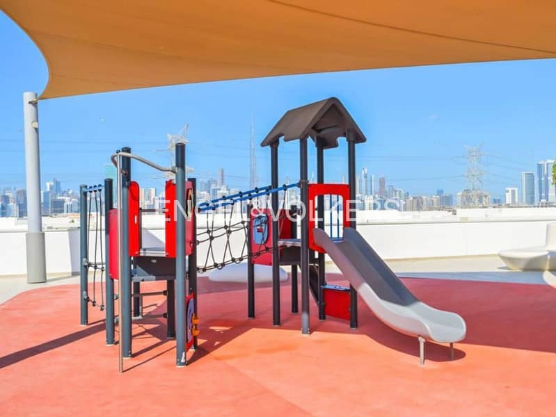 Spacious and Bright | Modern | Furnished - Image 25