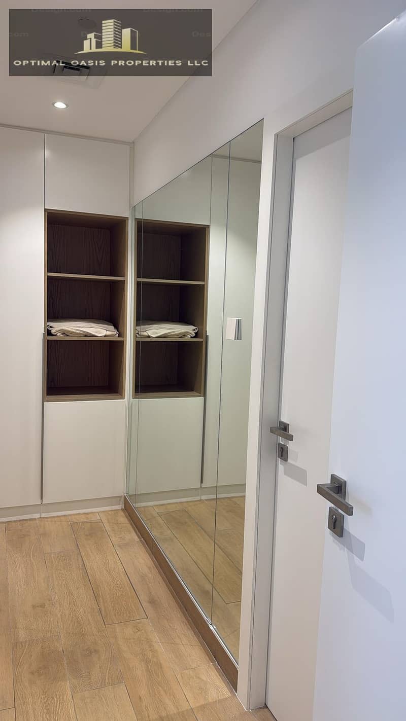 11 Master Bedroom Closet -2. jpg