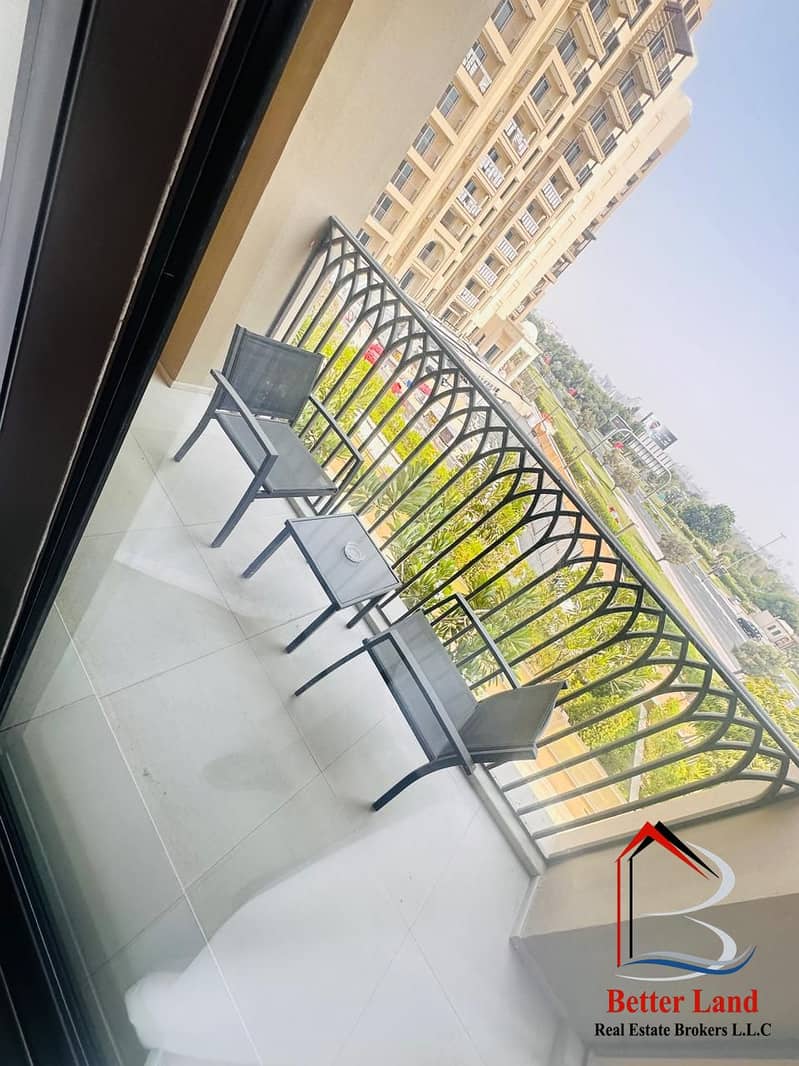 6 BALCONY . . jpeg