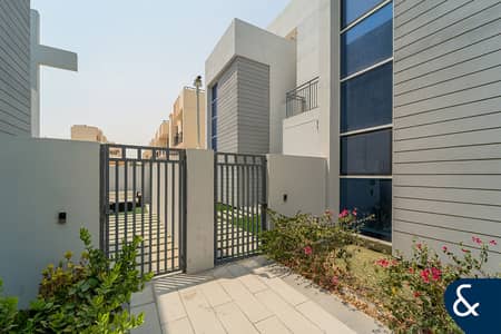 4 Bedroom Villa for Rent in Dubai Sports City, Dubai - 4 Bedrooms | Gated Community | Furnished