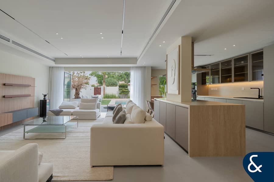 4 Bed | Fully Upgraded | Backing the Park