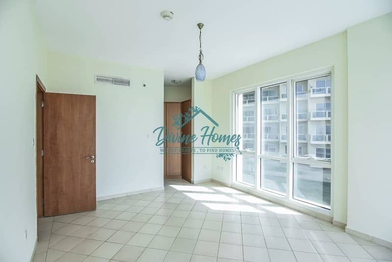 Vacant | With parking | Full Lakeview Vacant | With parking | Full Lakeview