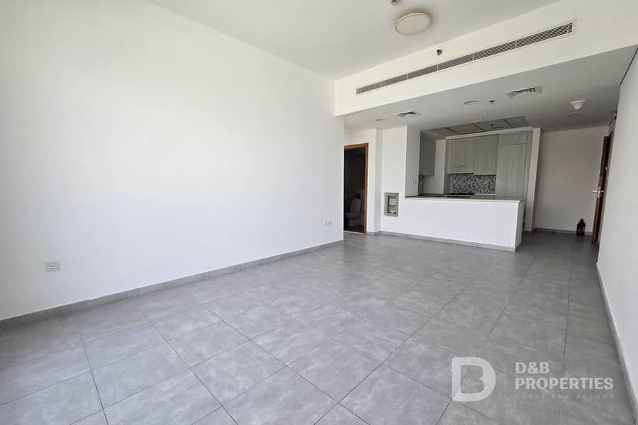 READY TO MOVE IN | CORNER UNIT | POOL VIEW