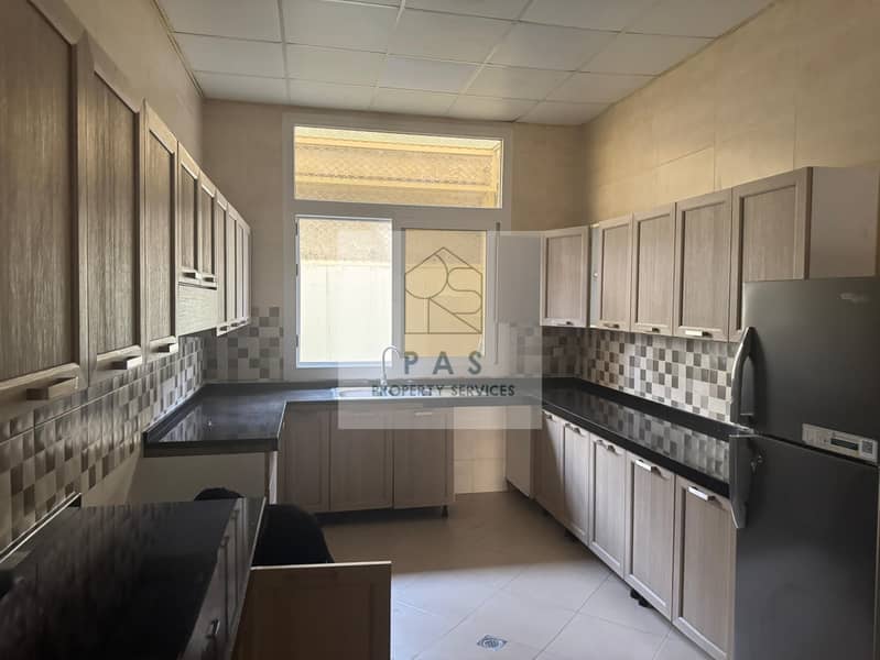 4 kitchen1. jpg