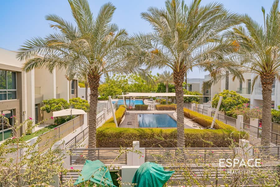 4 BR+M | Pool Backing | Well Maintained