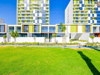 2 Bedroom Townhouse for Sale in Dubai South, Dubai - Backyard? Nah. You Get the Whole Park