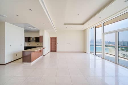 2 Bedroom Flat for Rent in Palm Jumeirah, Dubai - Sea Views | High Floor | Prime Location