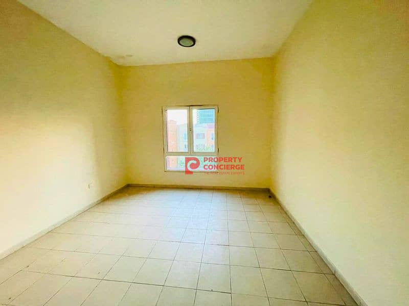 Spacious U-Type | Vacant on Transfer | Near Metro Spacious U-Type | Vacant on Transfer | Near Metro