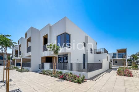 4 Bedroom Villa for Sale in Arabian Ranches 3, Dubai - Executive Lot | End Corner Unit | Pool and Park