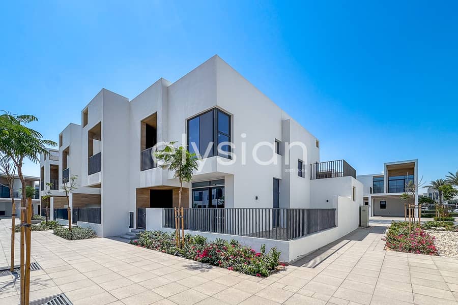 Executive Lot | End Corner Unit | Pool and Park