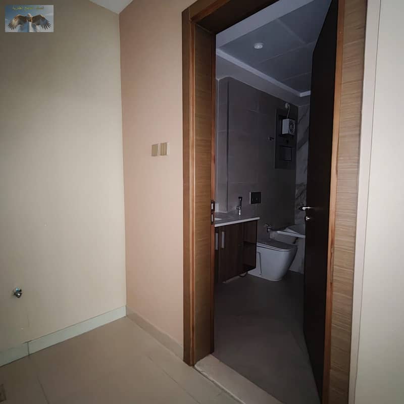 11 6ff98230-cce7-411f-91ee-a3d9ee545189. jpg