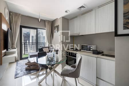 1 Bedroom Flat for Rent in Business Bay, Dubai - Modern Unit with Warm Interiors | Prime Location
