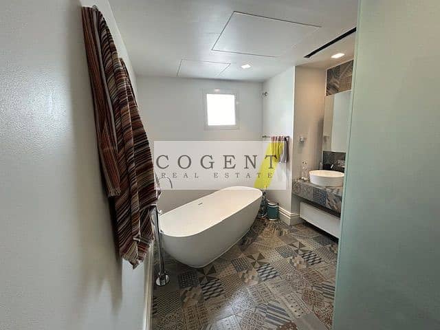 14 parents ensuite. jpg