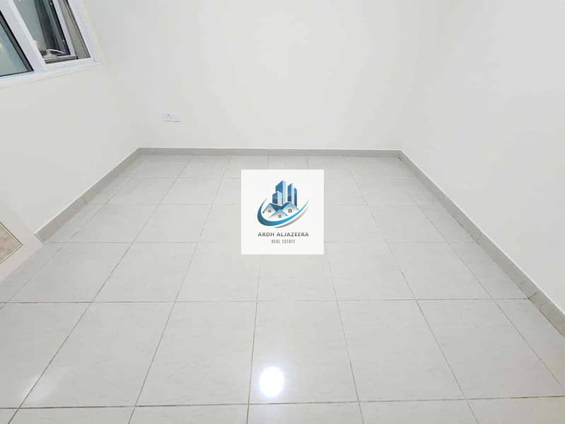 11 db8438b0-137e-4e00-9fb7-6bdfac38fae4. jpg