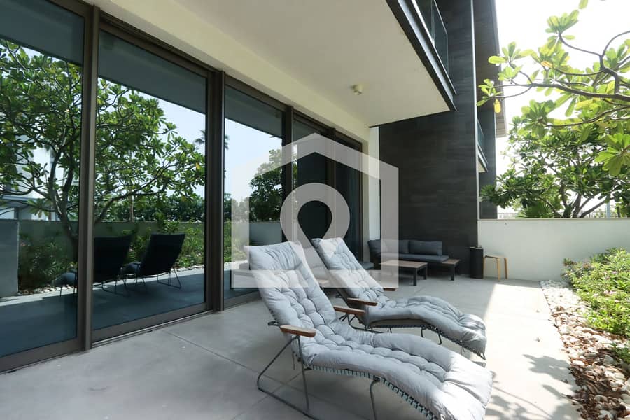 High-end Beachfront 4BR Duplex with Patio Sea and Burj View