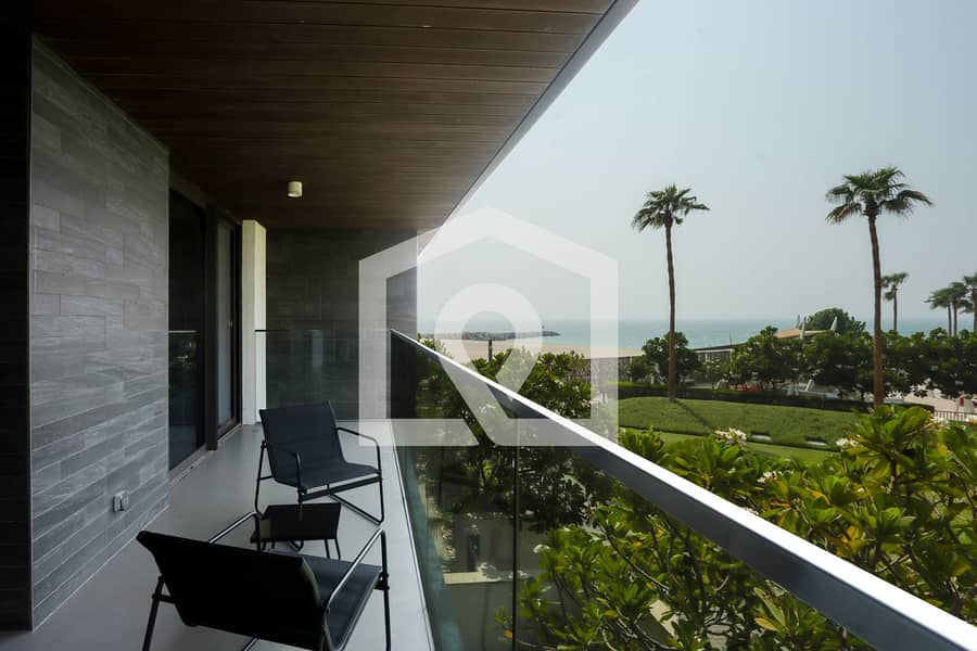 High-end Beachfront 4BR Duplex with Patio Sea and Burj View