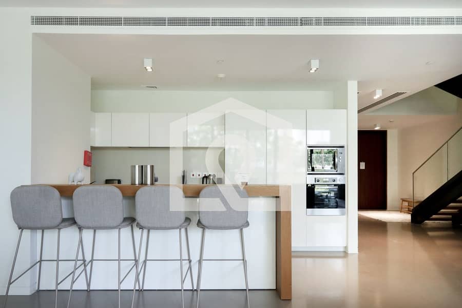 High-end Beachfront 4BR Duplex with Patio Sea and Burj View - Image 6