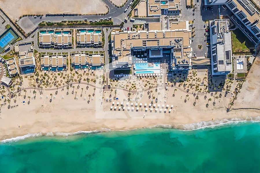 High-end Beachfront 4BR Duplex with Patio Sea and Burj View - Image 13