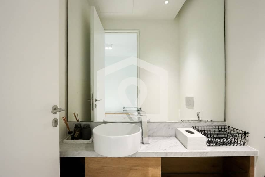 High-end Beachfront 4BR Duplex with Patio Sea and Burj View - Image 14