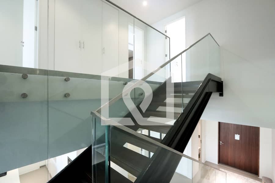 High-end Beachfront 4BR Duplex with Patio Sea and Burj View - Image 36