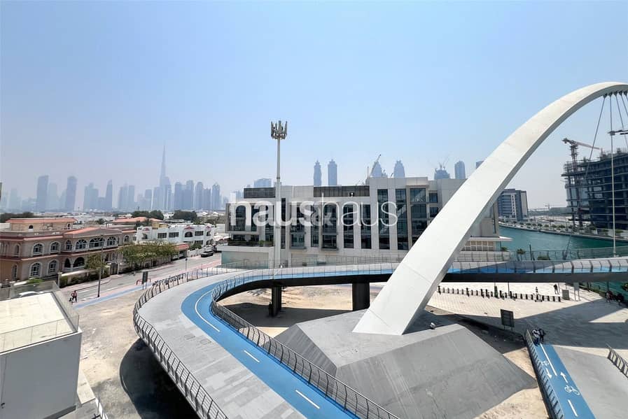 Unfurnished | Burj Khalifa View | Maid | Brand New