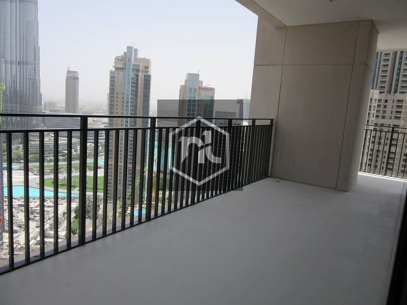 Extensive Three Bedroom in Blvd Crescent with Burj View