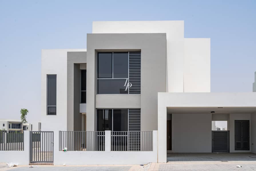 5 Bedroom | Single Row Now | Ready With Keys 5 Bedroom | Single Row Now | Ready With Keys