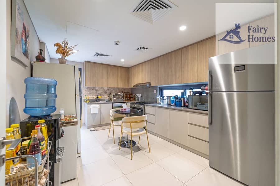 10 Kitchen. jpg