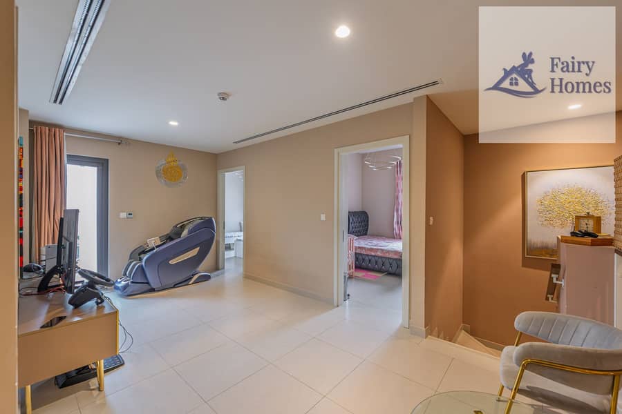 14 Upper Floor Living Room. jpg